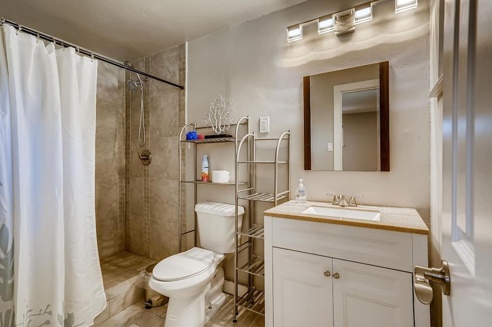 Photo of Bathroom in Barths