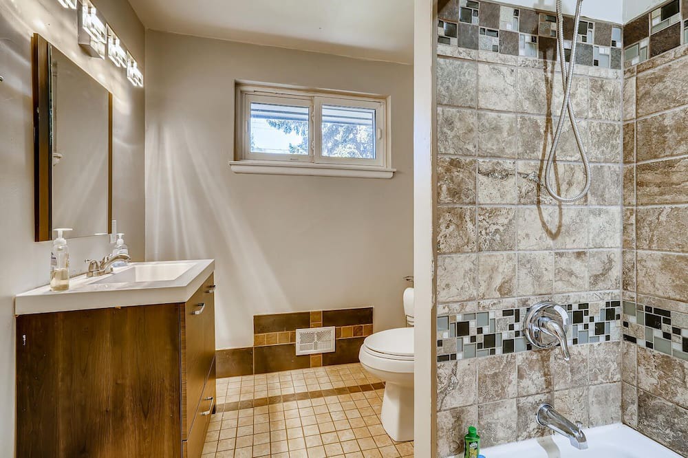 Photo of Bathroom in Barths