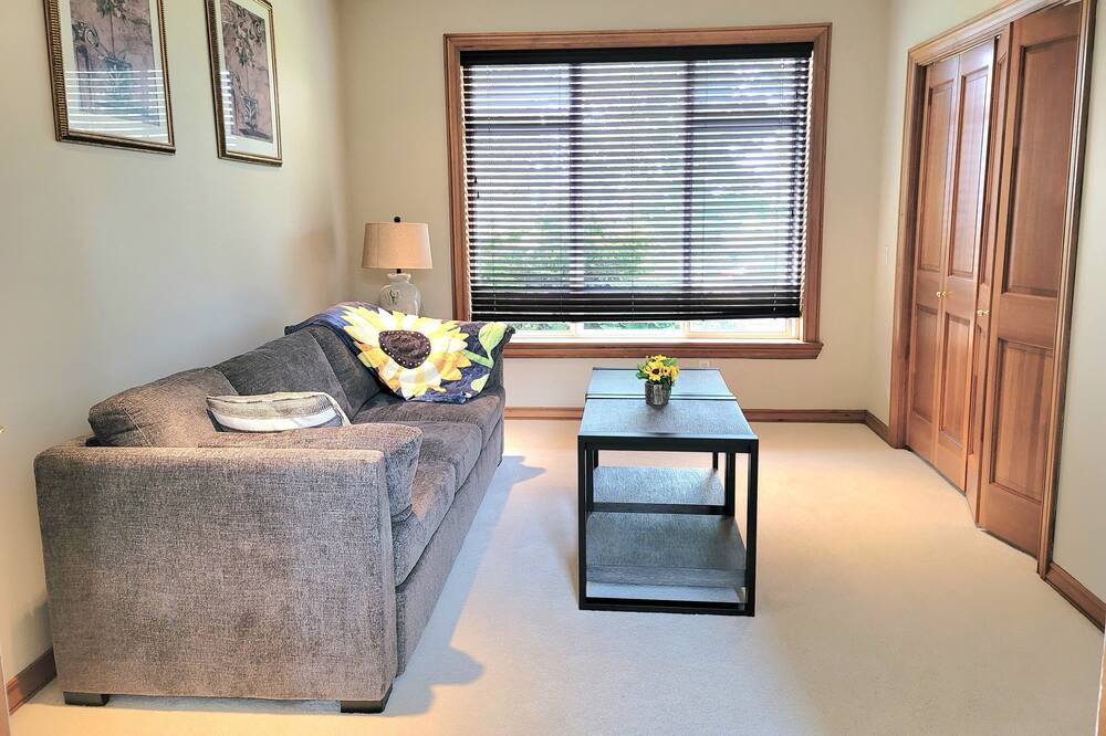 Photo of Bedroom in Harbour Pointe