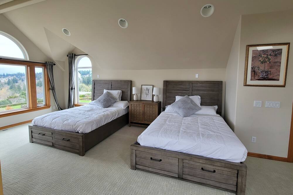 Photo of Bedroom in Harbour Pointe