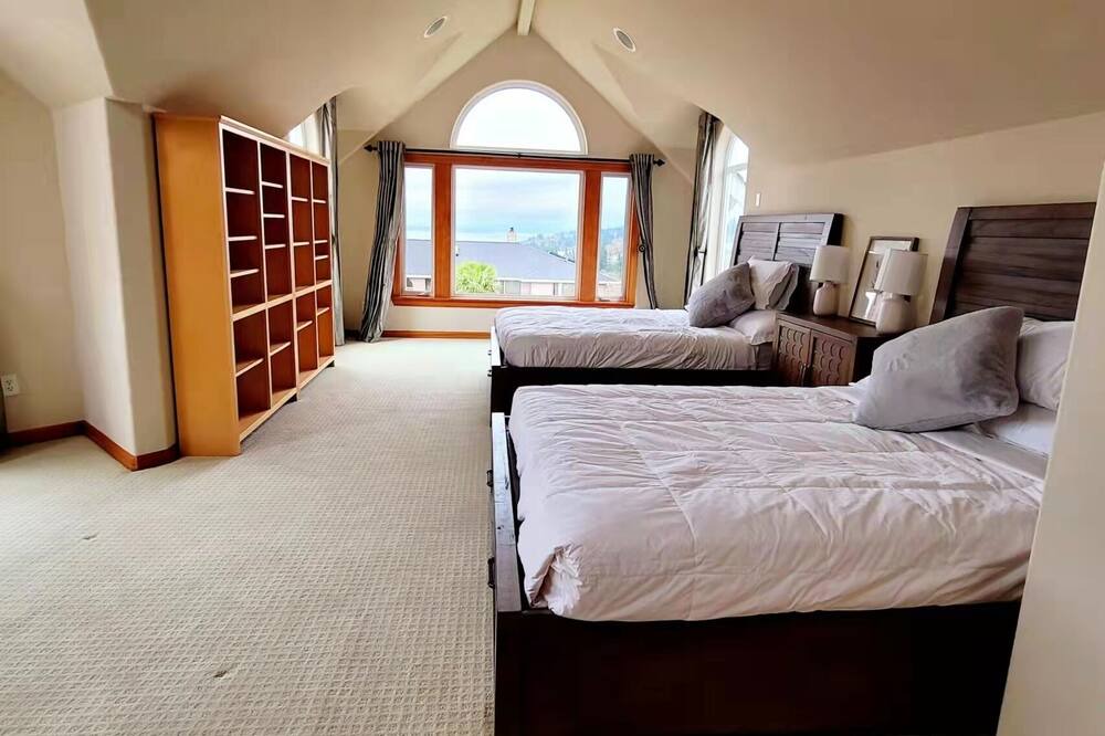 Photo of Bedroom in Harbour Pointe