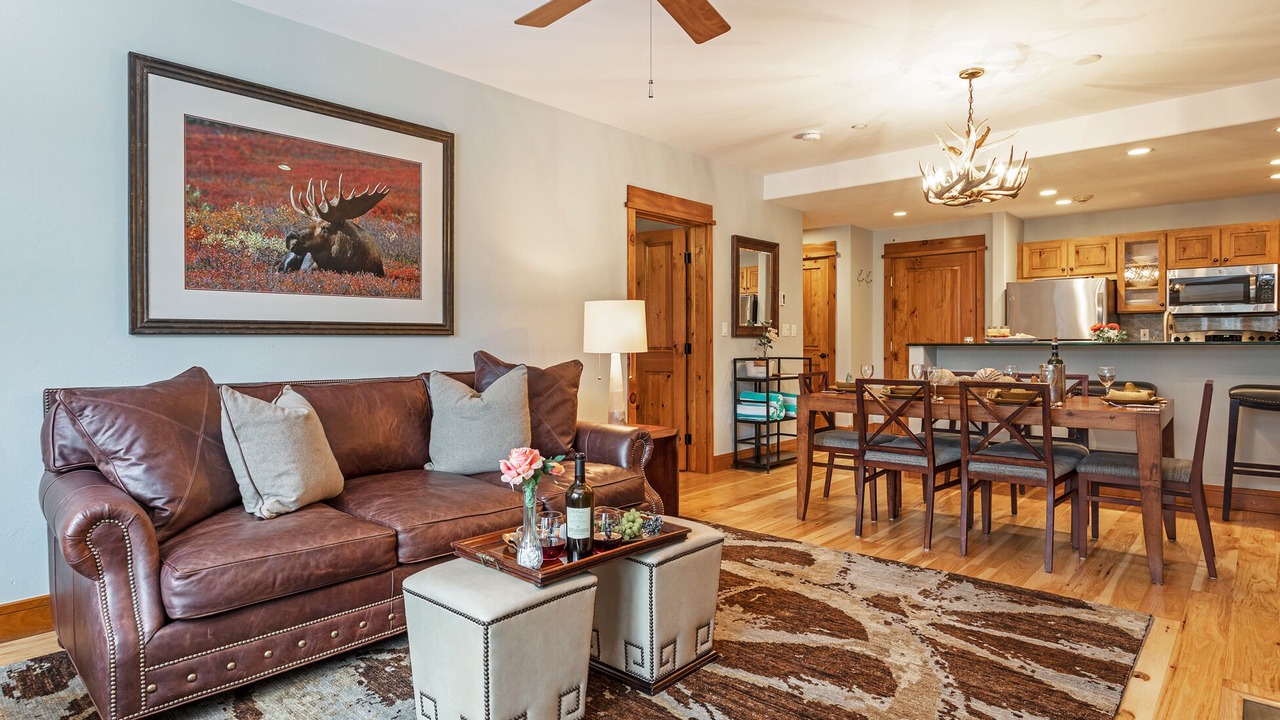 Photo of Livingroom in Edwards