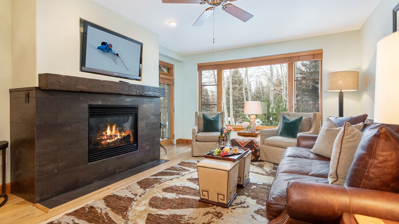 Photo of Livingroom in Edwards