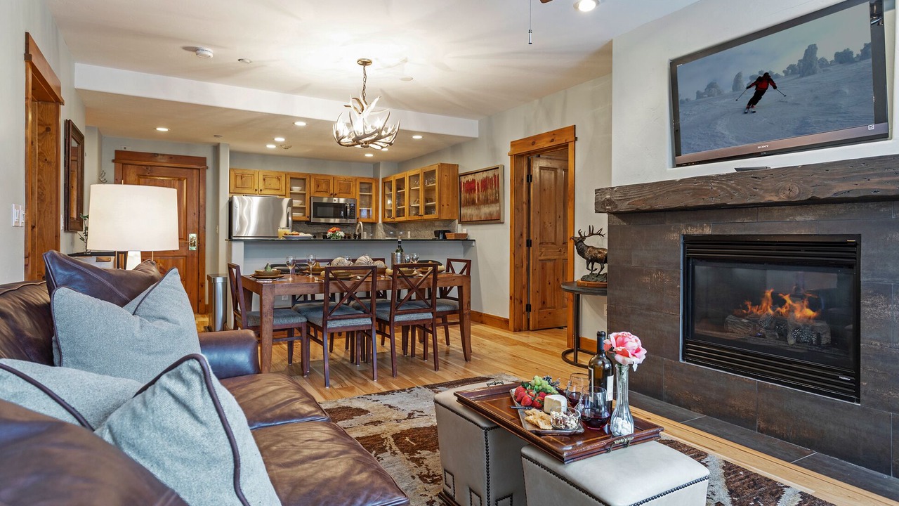 Photo of Livingroom in Edwards