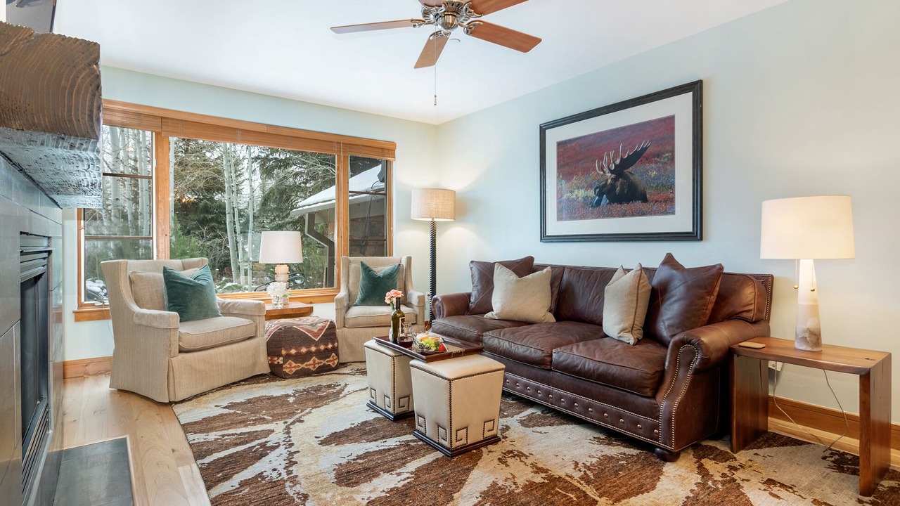 Photo of Livingroom in Edwards