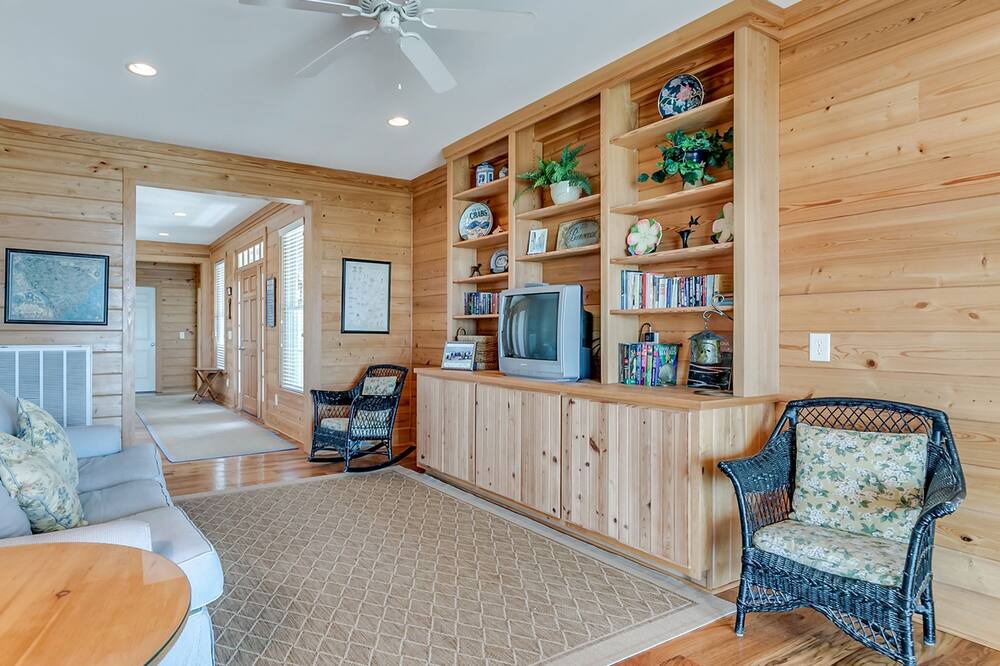 Photo of Livingroom in North Litchfield Beach