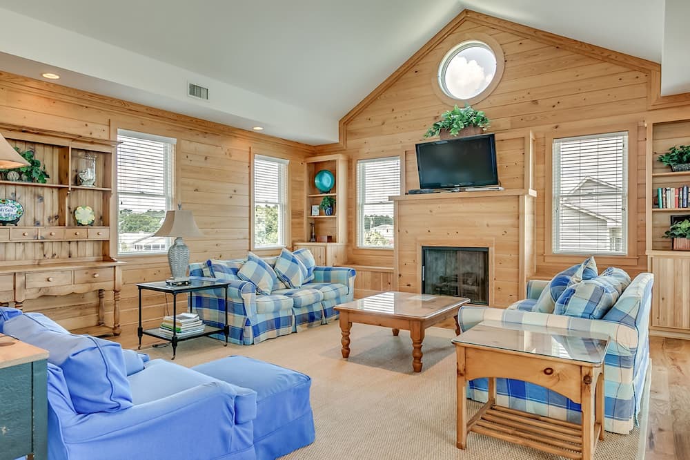 Photo of Livingroom in North Litchfield Beach