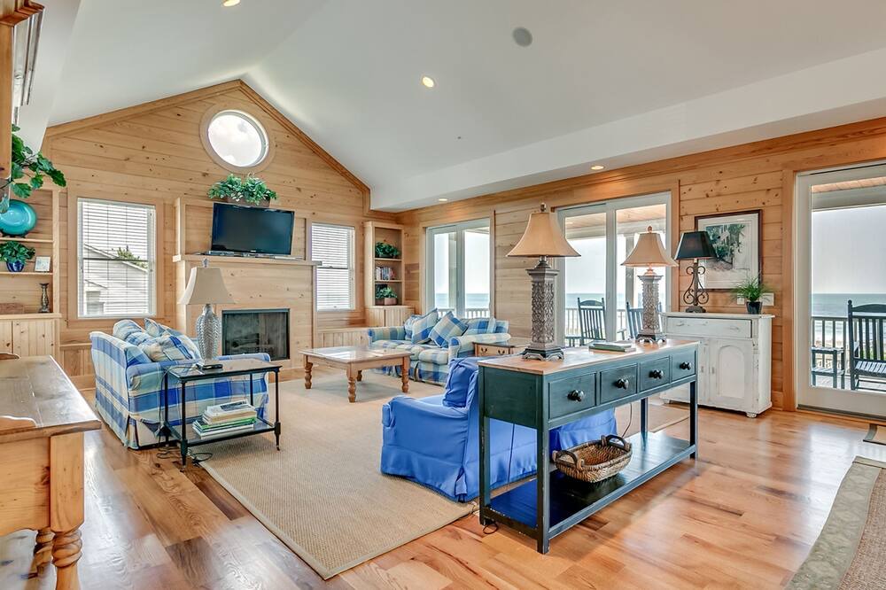 Photo of Livingroom in North Litchfield Beach