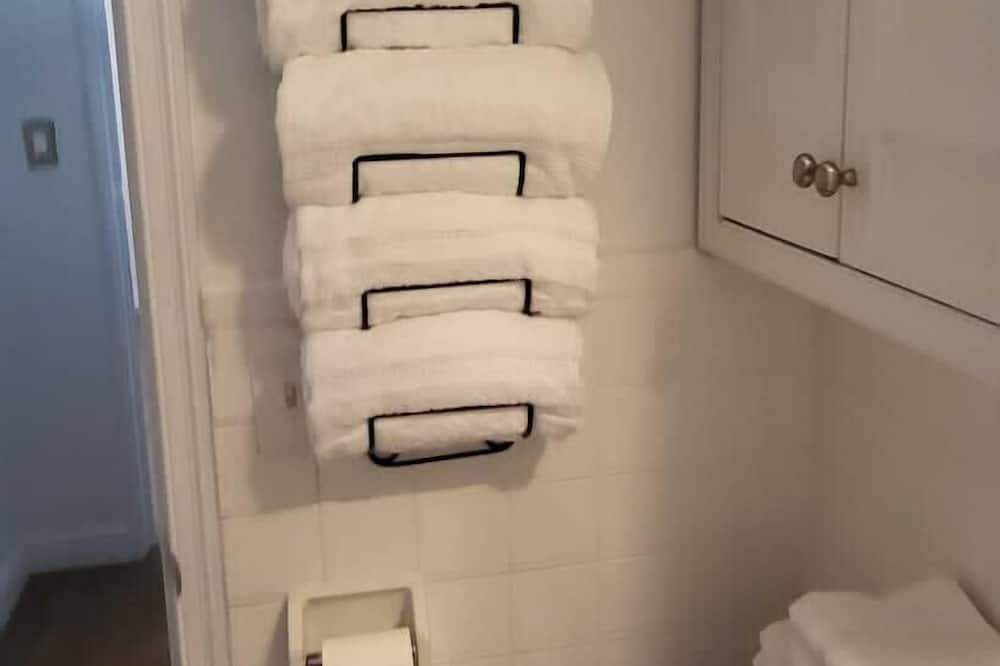Photo of Bathroom in Croissant Park