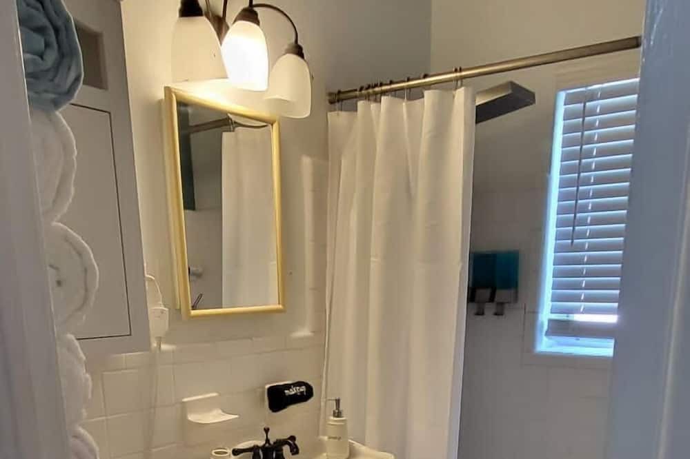 Photo of Bathroom in Croissant Park