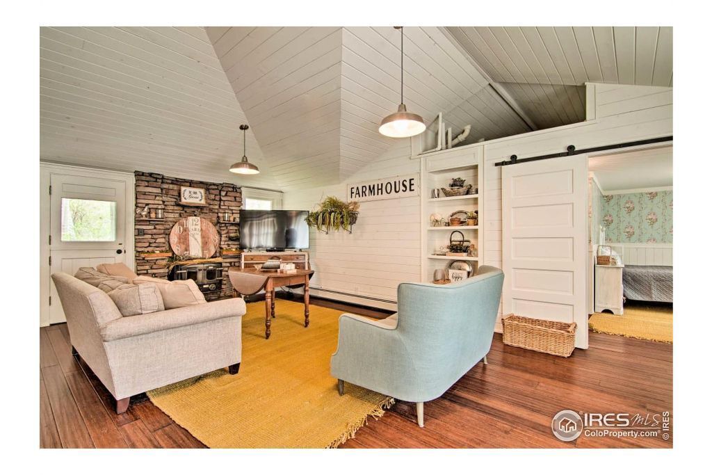 Photo of Livingroom in Drake
