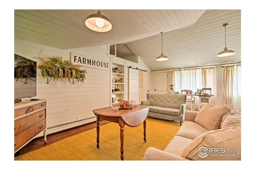 Photo of Livingroom in Drake