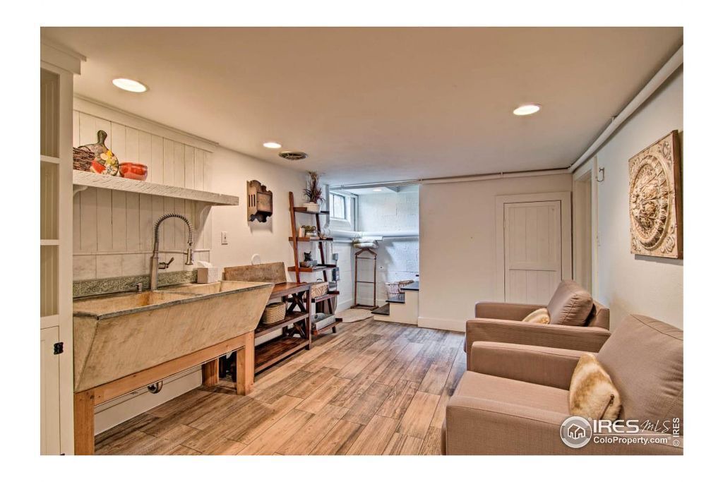 Photo of Livingroom in Drake