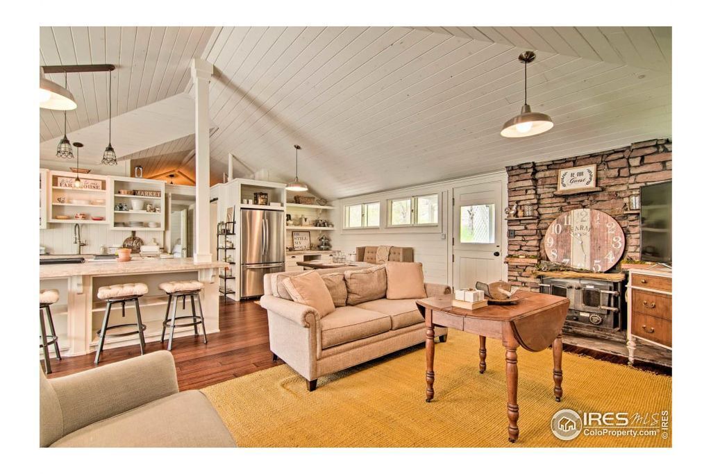 Photo of Livingroom in Drake