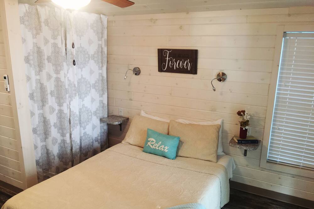 Photo of Bedroom in Steele Creek