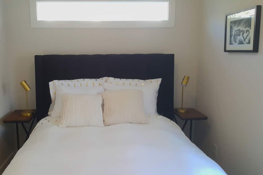 Photo of Bedroom in Missouri Heights