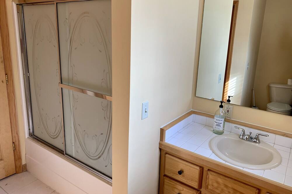 Photo of Bathroom in Spencer