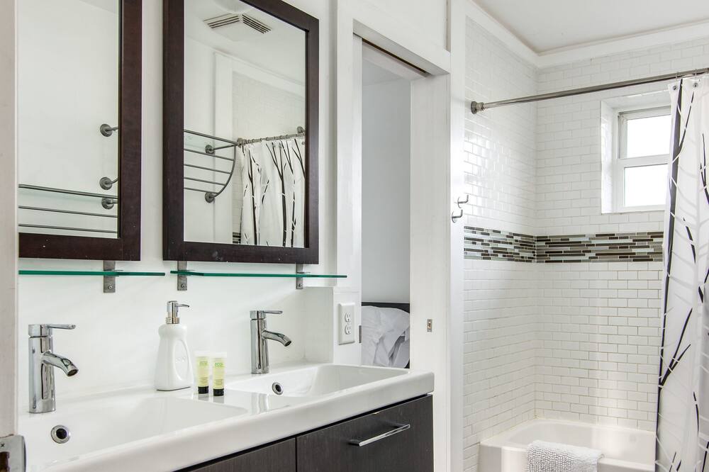 Photo of Bathroom in Hope Gardens
