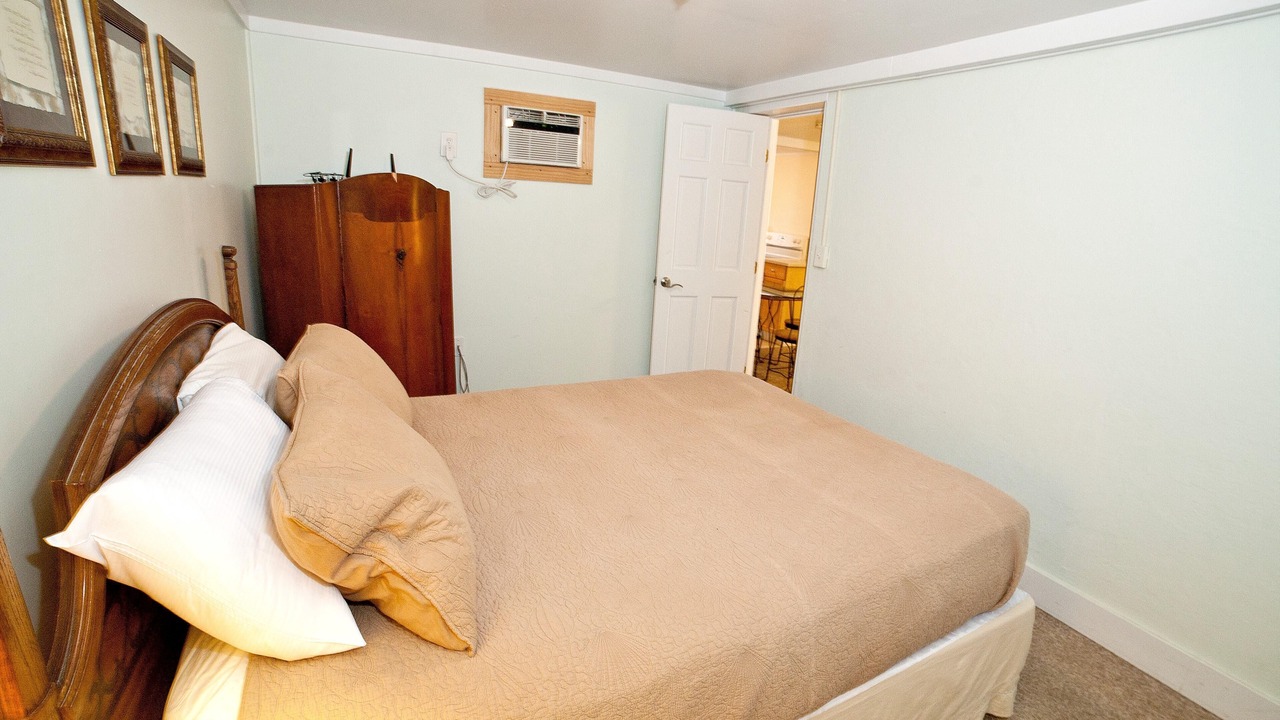 Photo of Bedroom in Savannah Beach