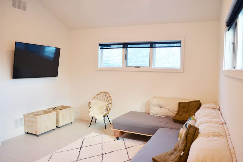 Photo of Livingroom in Wonderland Lake