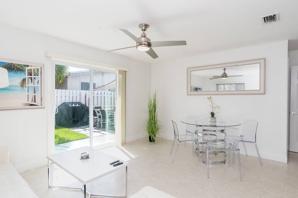 Photo of Livingroom in Melaleuca Gardens