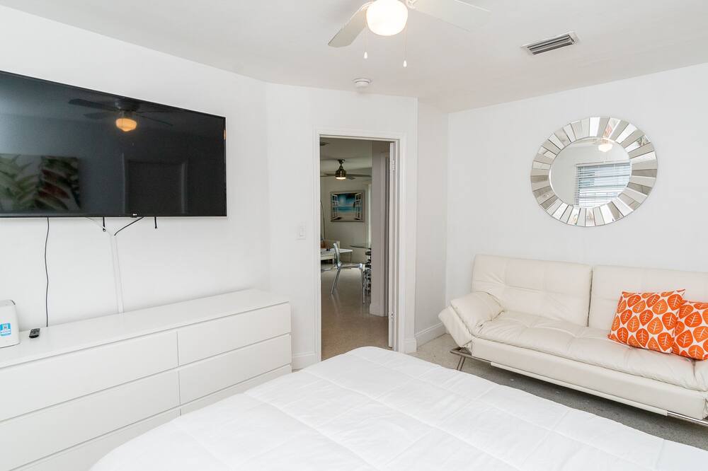 Photo of Bedroom in Melaleuca Gardens