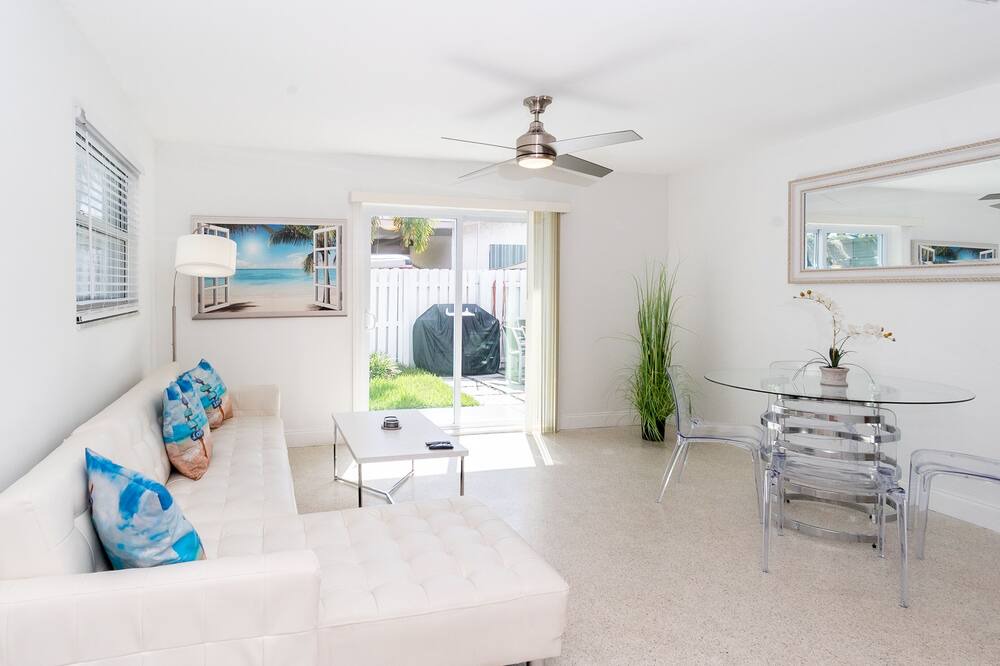 Photo of Livingroom in Melaleuca Gardens