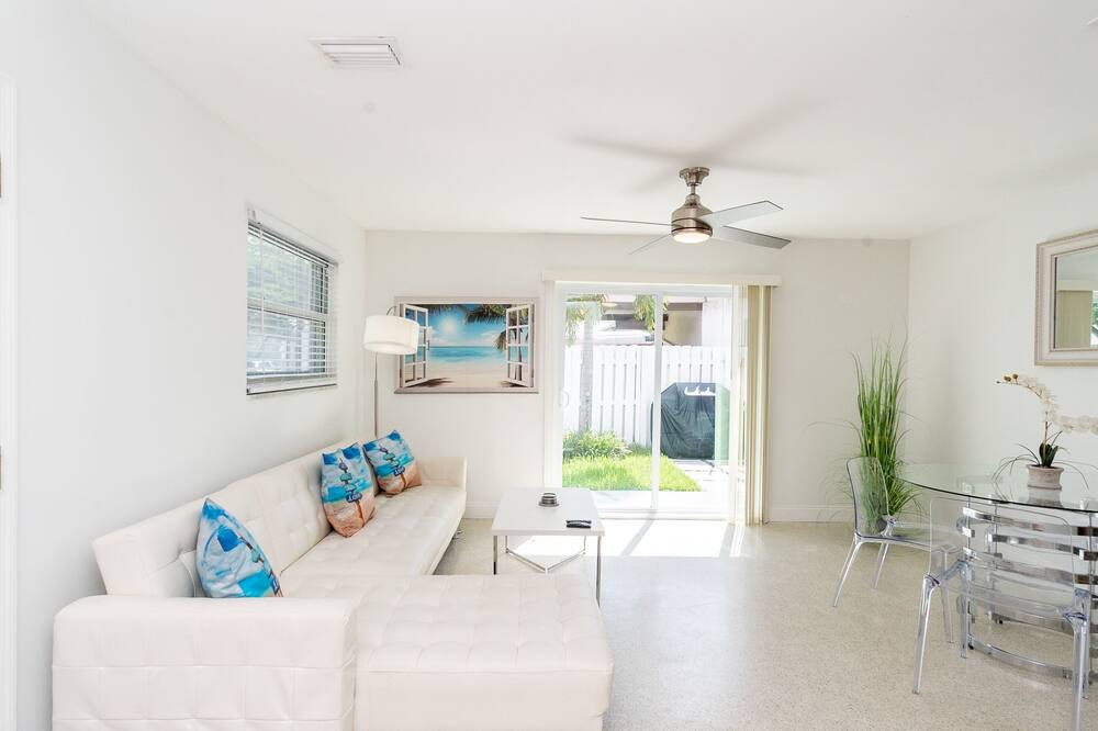 Photo of Livingroom in Melaleuca Gardens