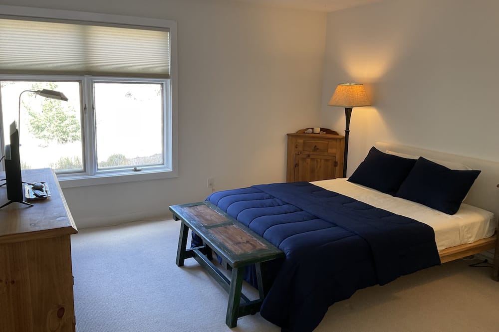 Photo of Bedroom in Nambe Pueblo