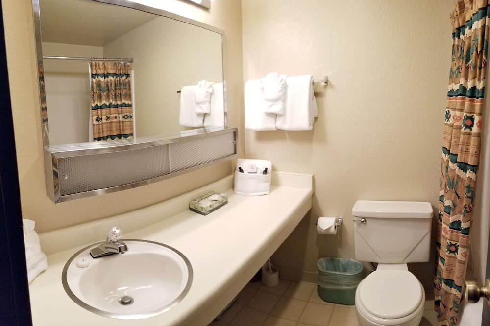 Photo of Bathroom in Peak 8