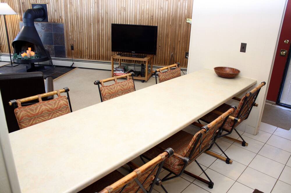 Photo of Livingroom in Peak 8