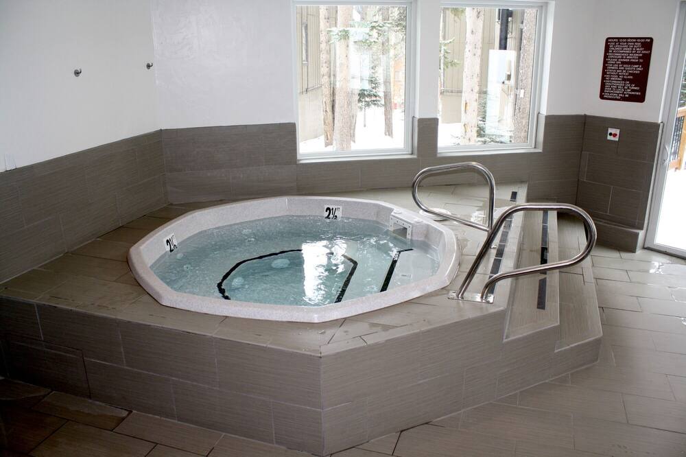 Photo of Bathroom in Peak 8