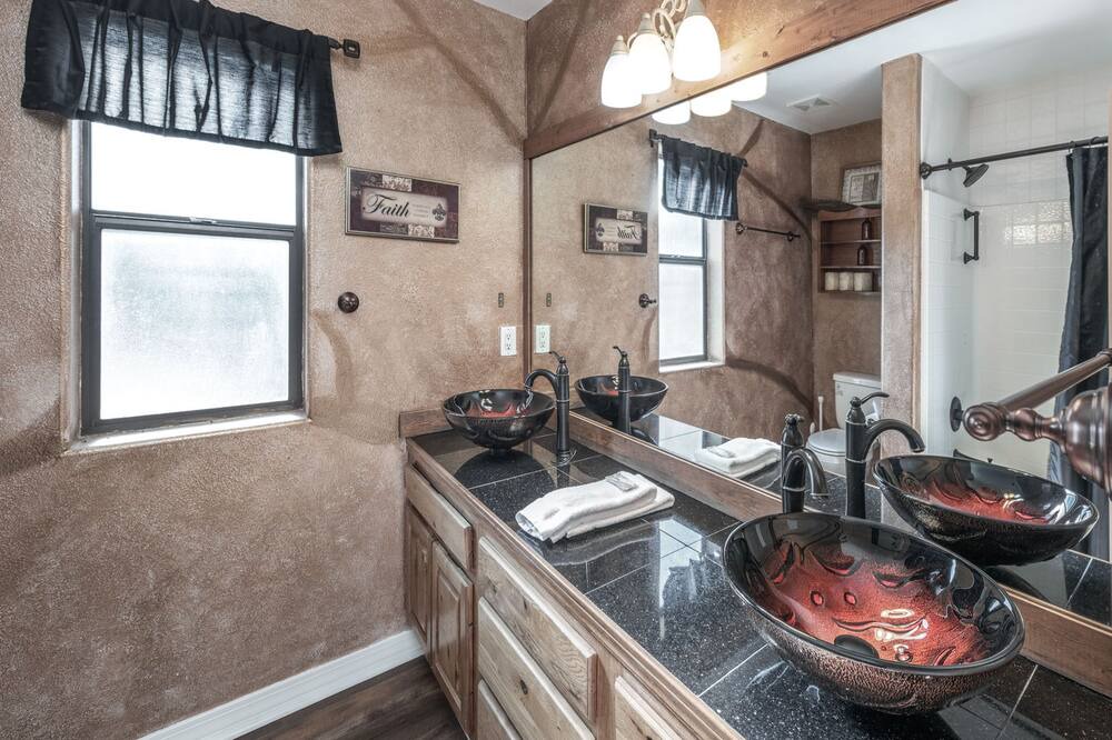 Photo of Bathroom in Ruidoso