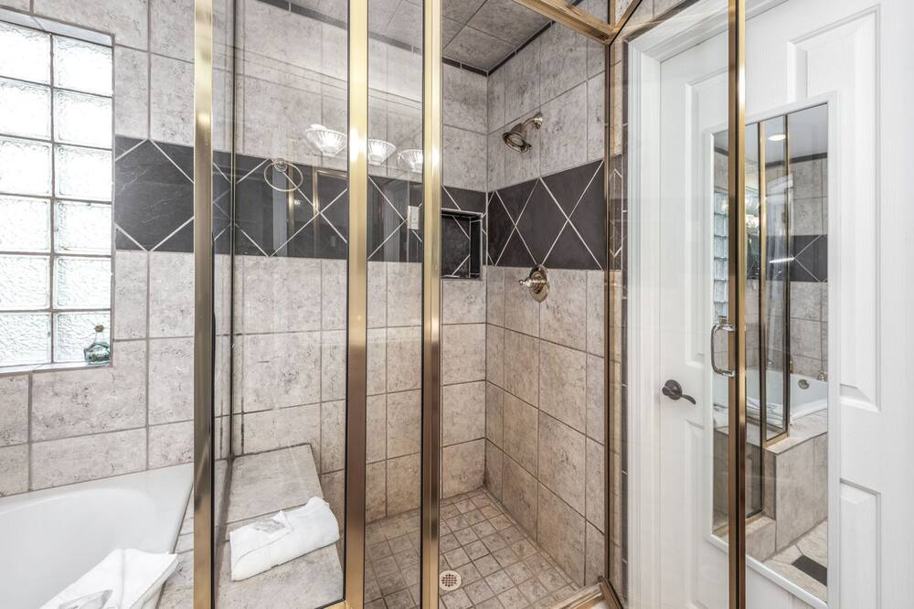 Photo of Bathroom in Ruidoso