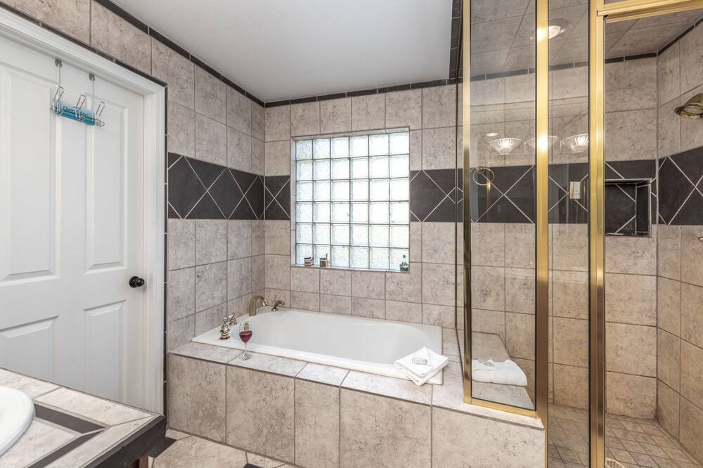 Photo of Bathroom in Ruidoso
