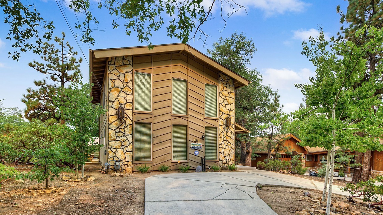 Photo of Outdoor in Summit Estates