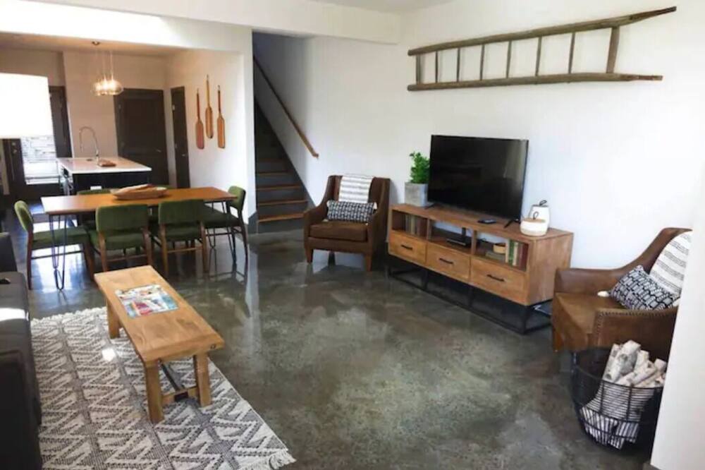Photo of Livingroom in Chestnut Hill