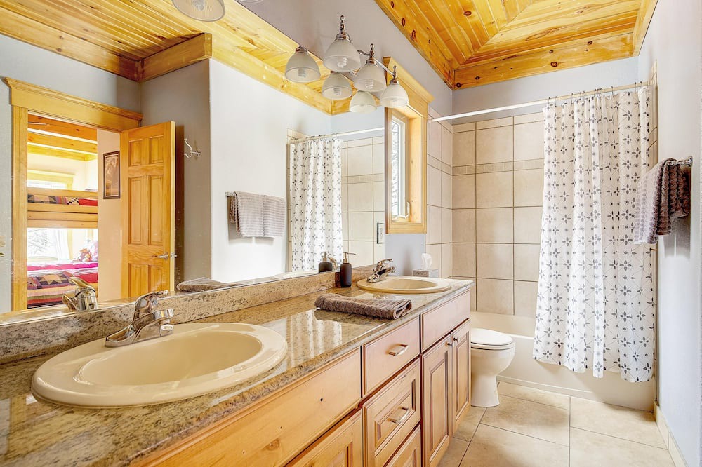 Photo of Bathroom in Morrison