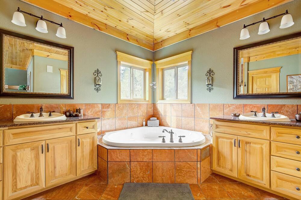 Photo of Bathroom in Morrison
