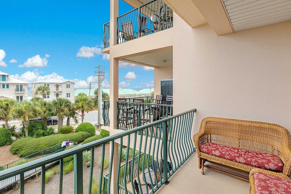 Photo of Patio Balcony in Frangista Beach