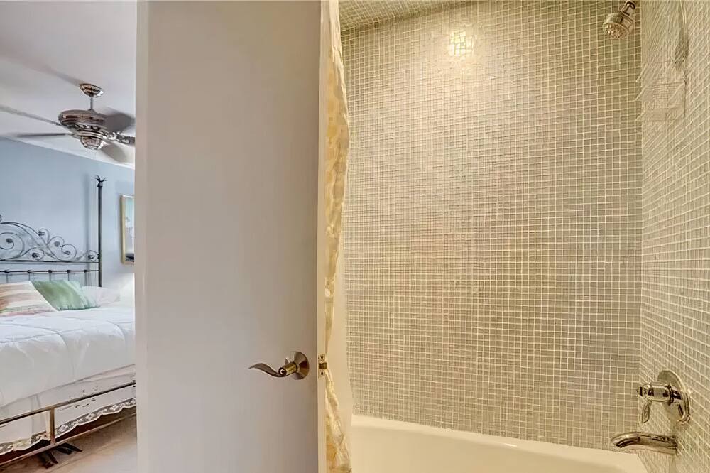 Photo of Bathroom in Riverside Park