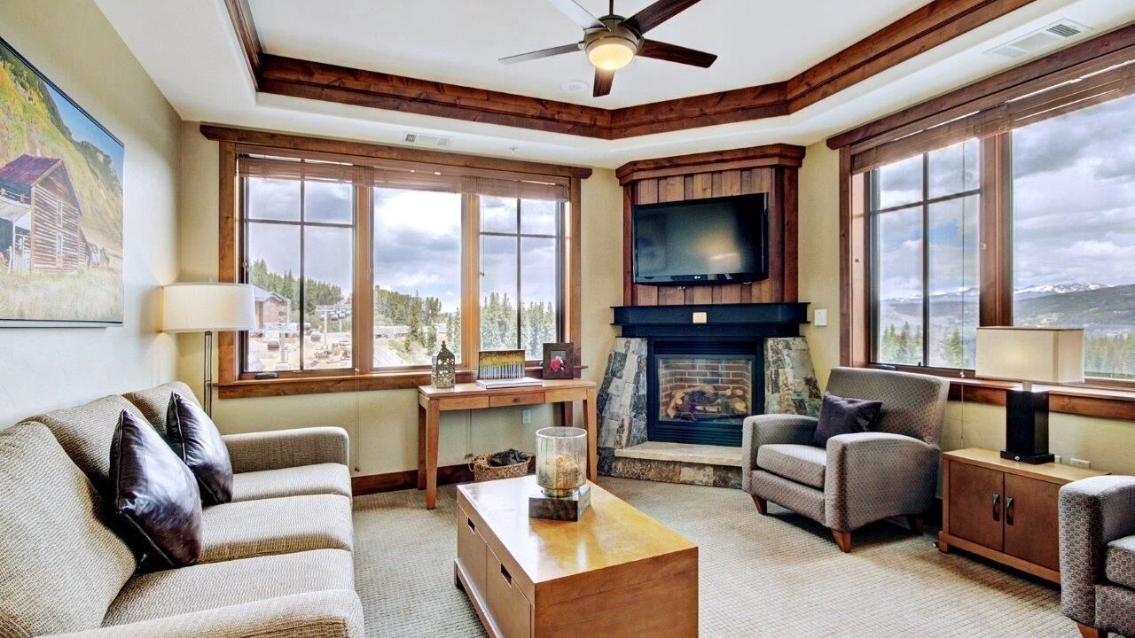 Photo of Livingroom in Peak 8