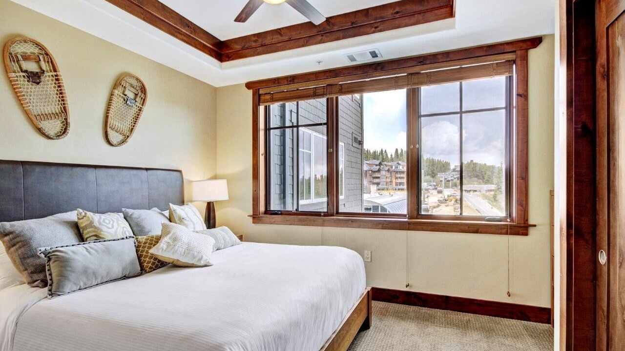 Photo of Bedroom in Peak 8