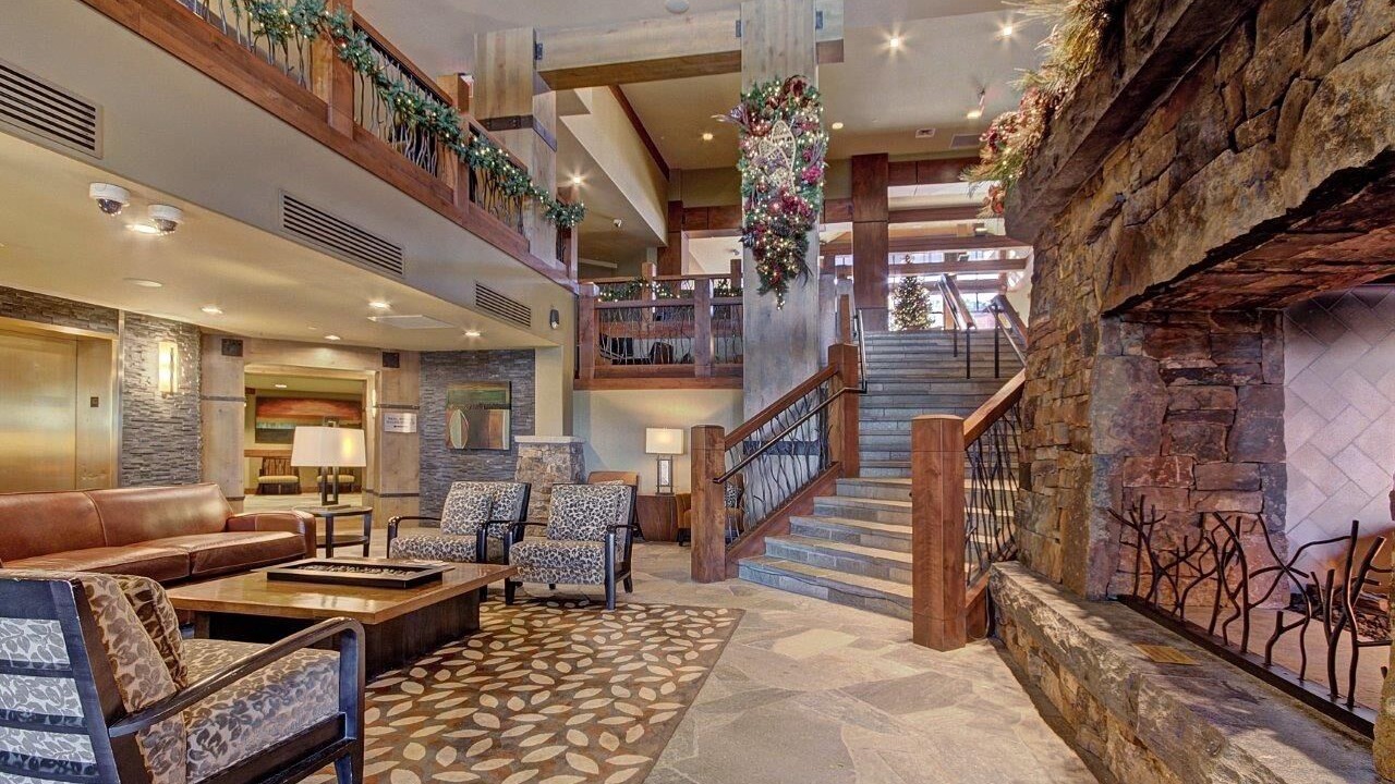 Photo of Livingroom in Peak 8