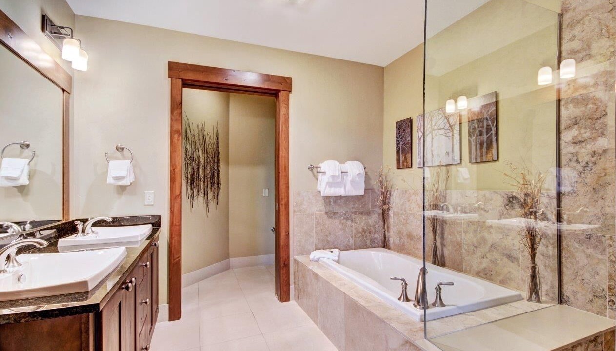 Photo of Bathroom in Peak 8