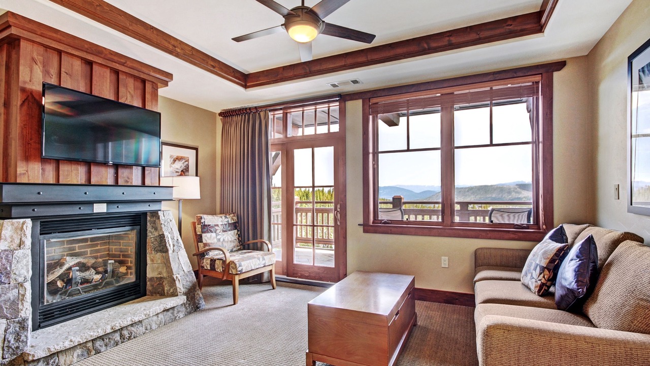 Photo of Livingroom in Peak 8