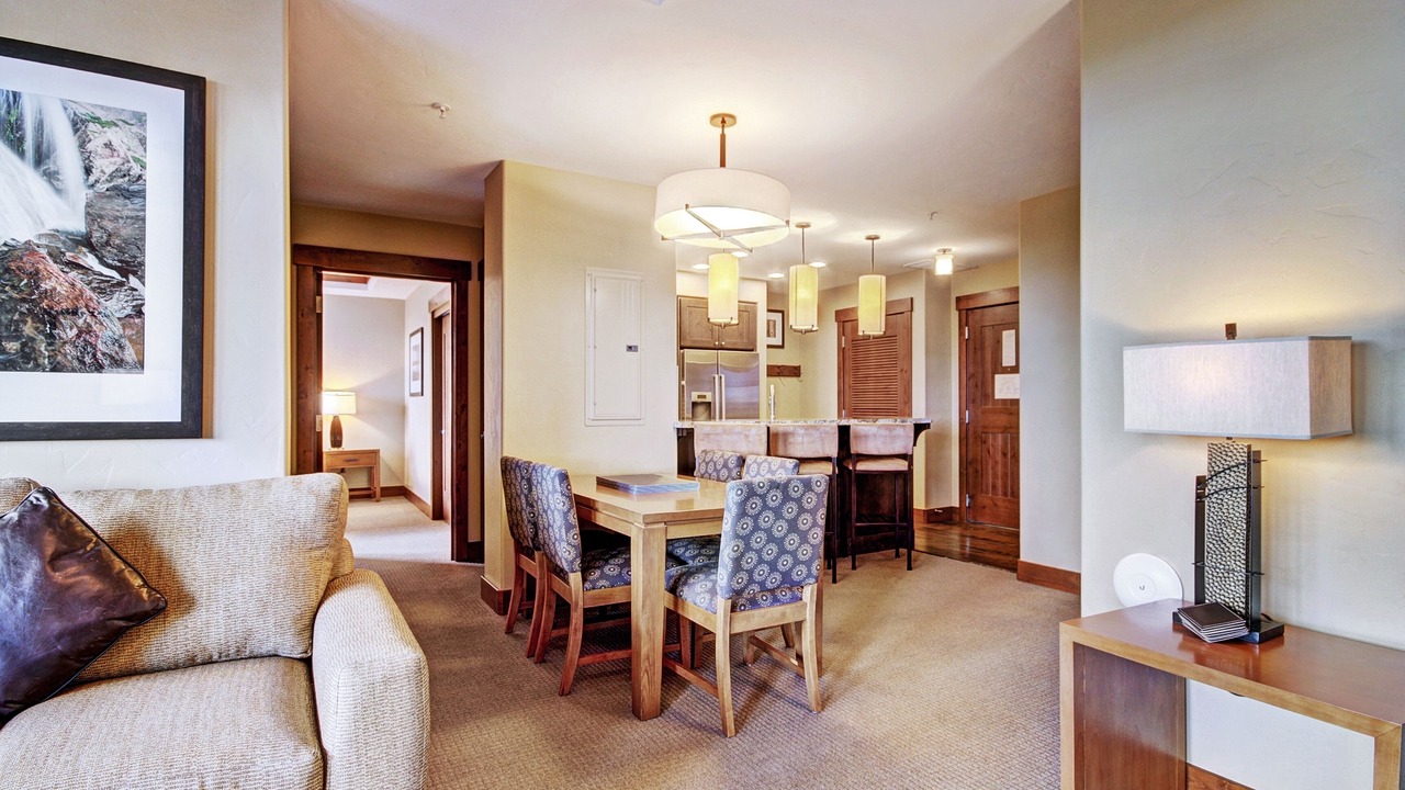 Photo of Livingroom in Peak 8