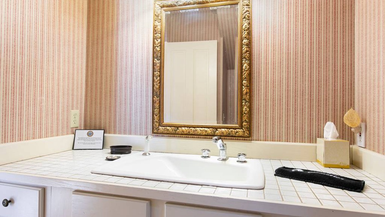 Photo of Bathroom in Historic District