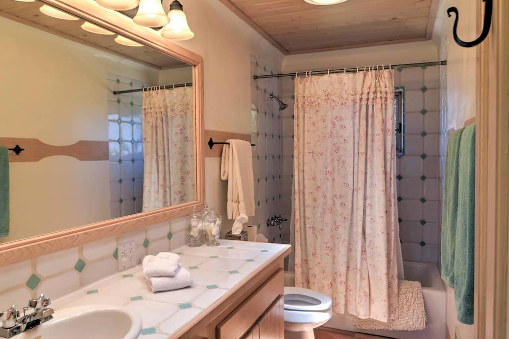 Photo of Bathroom in Valdez