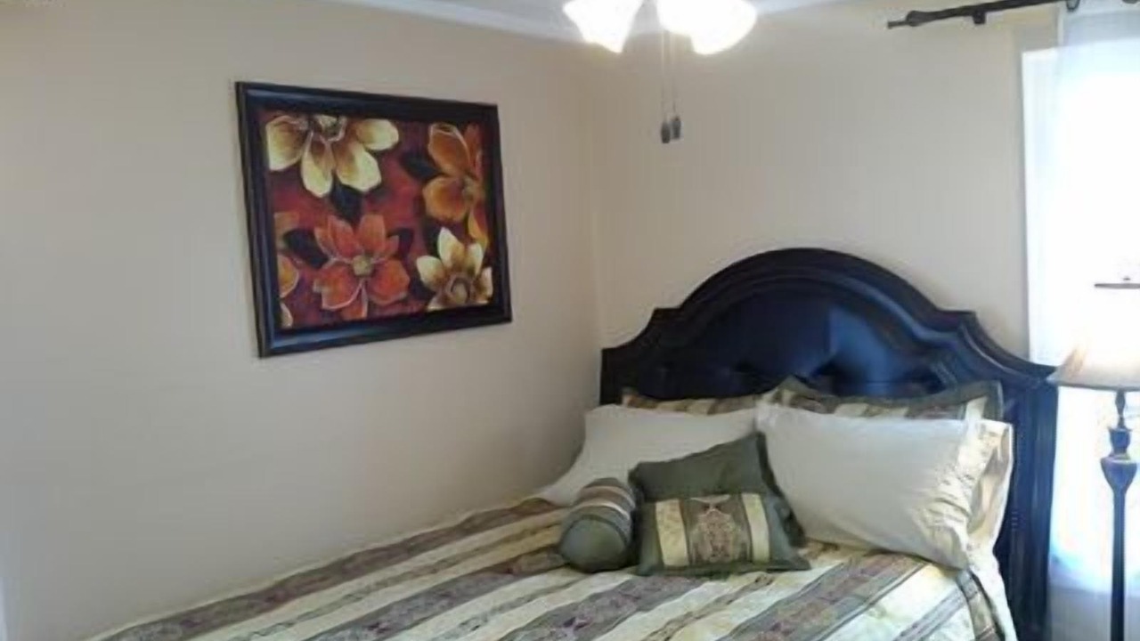 Photo of Bedroom in Detroit - Shoreway